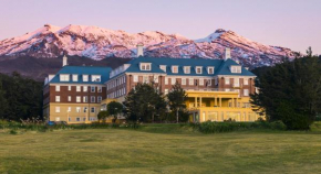 Гостиница Chateau Tongariro Hotel  Whakapapa Village